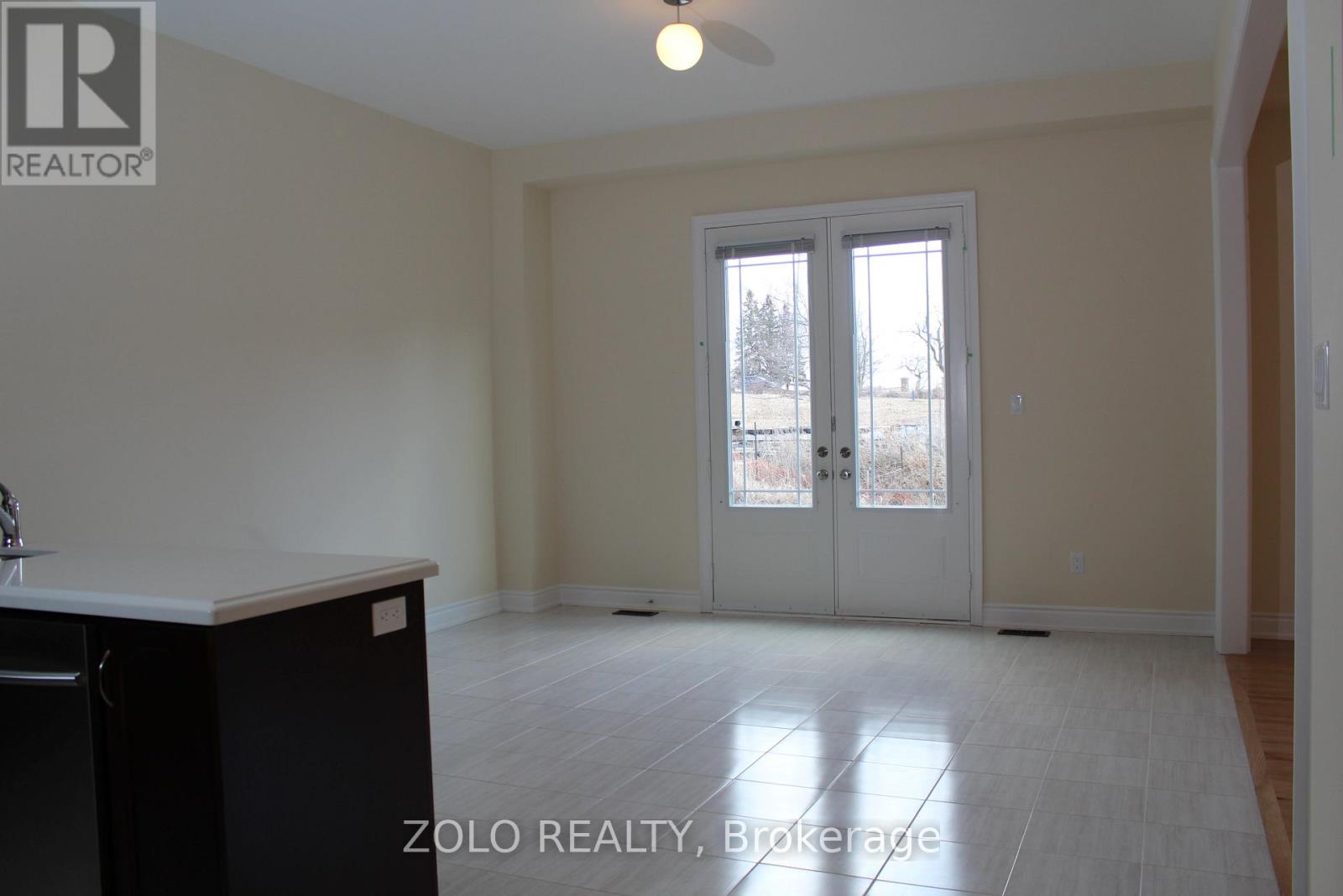 207 Gardiner Drive, Bradford West Gwillimbury (Bradford), Ontario  L3Z 0J5 - Photo 4 - N12837274