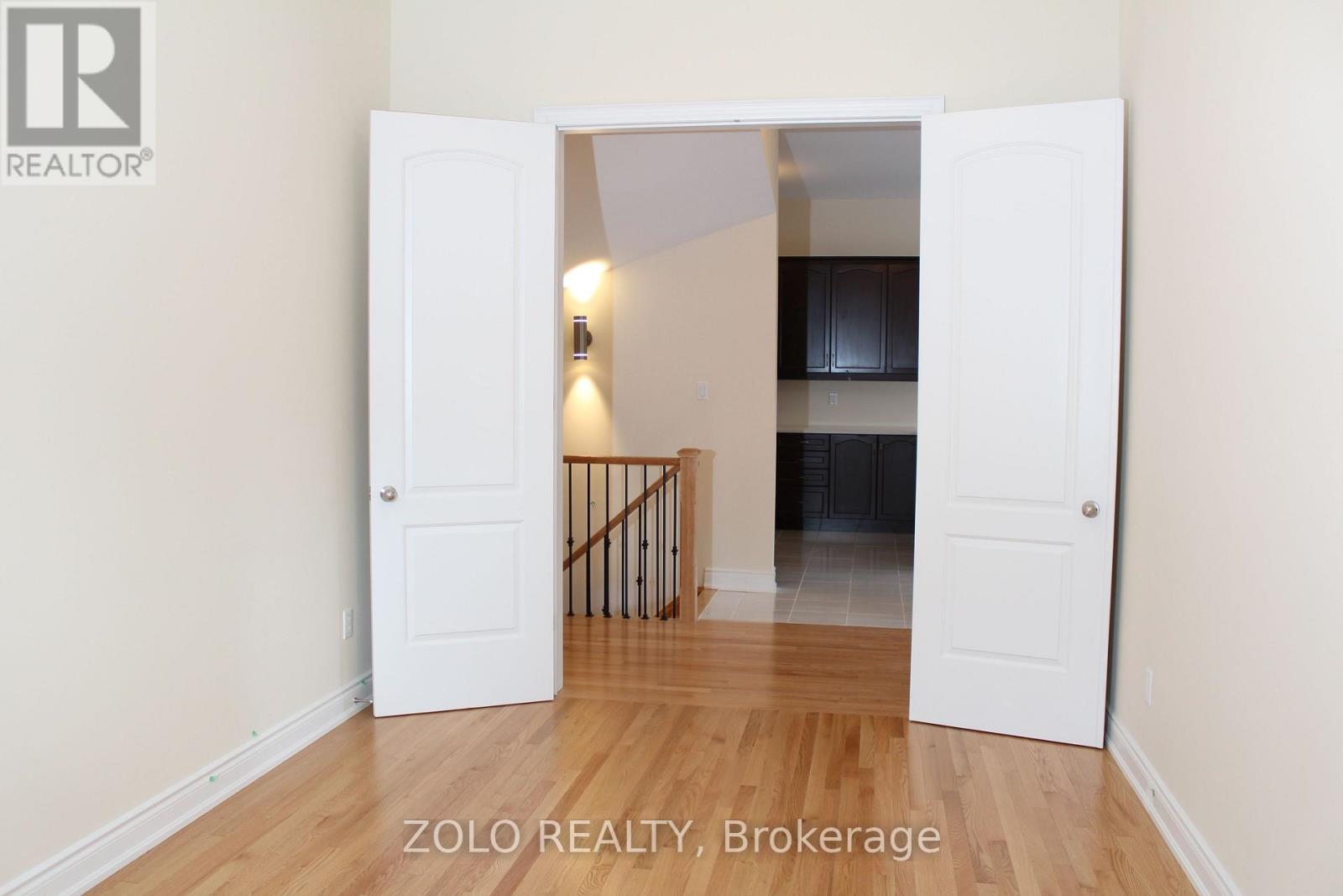 207 Gardiner Drive, Bradford West Gwillimbury (Bradford), Ontario  L3Z 0J5 - Photo 8 - N12837274