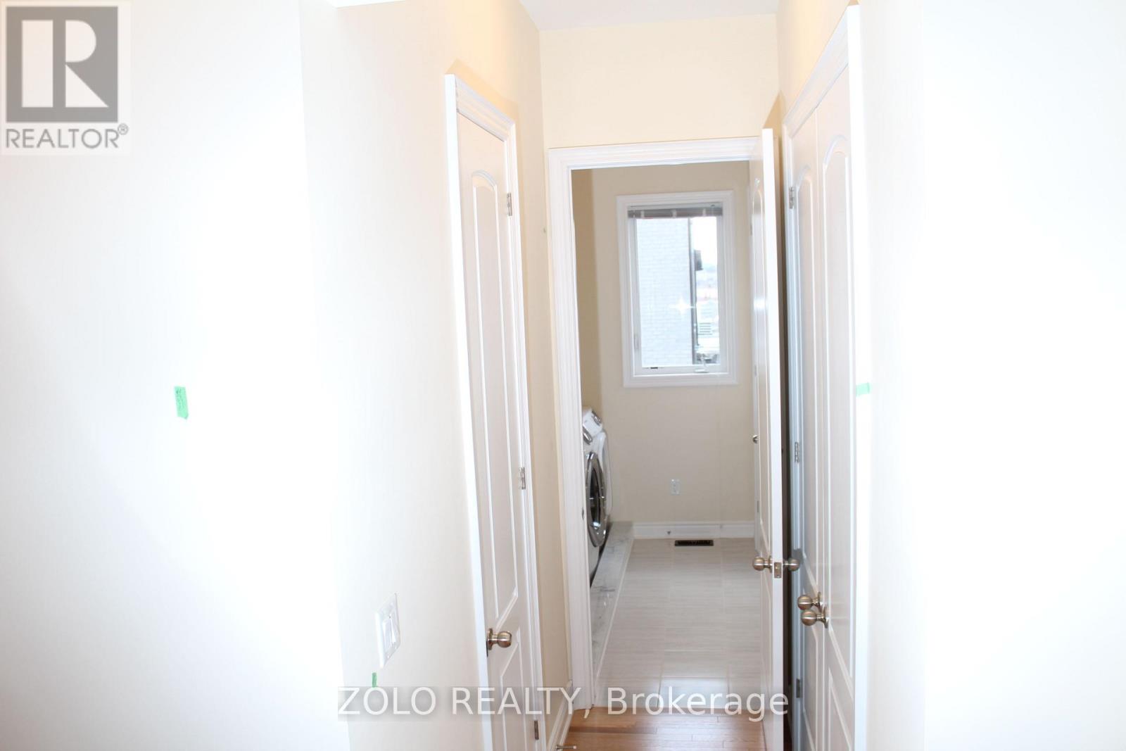 207 Gardiner Drive, Bradford West Gwillimbury (Bradford), Ontario  L3Z 0J5 - Photo 9 - N12837274