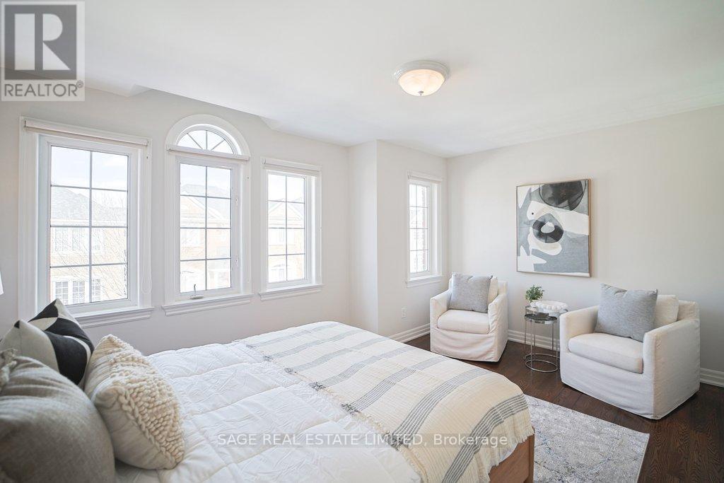 19 Estoril Terrace, Toronto, Ontario  M6N 5E1 - Photo 16 - W12837242