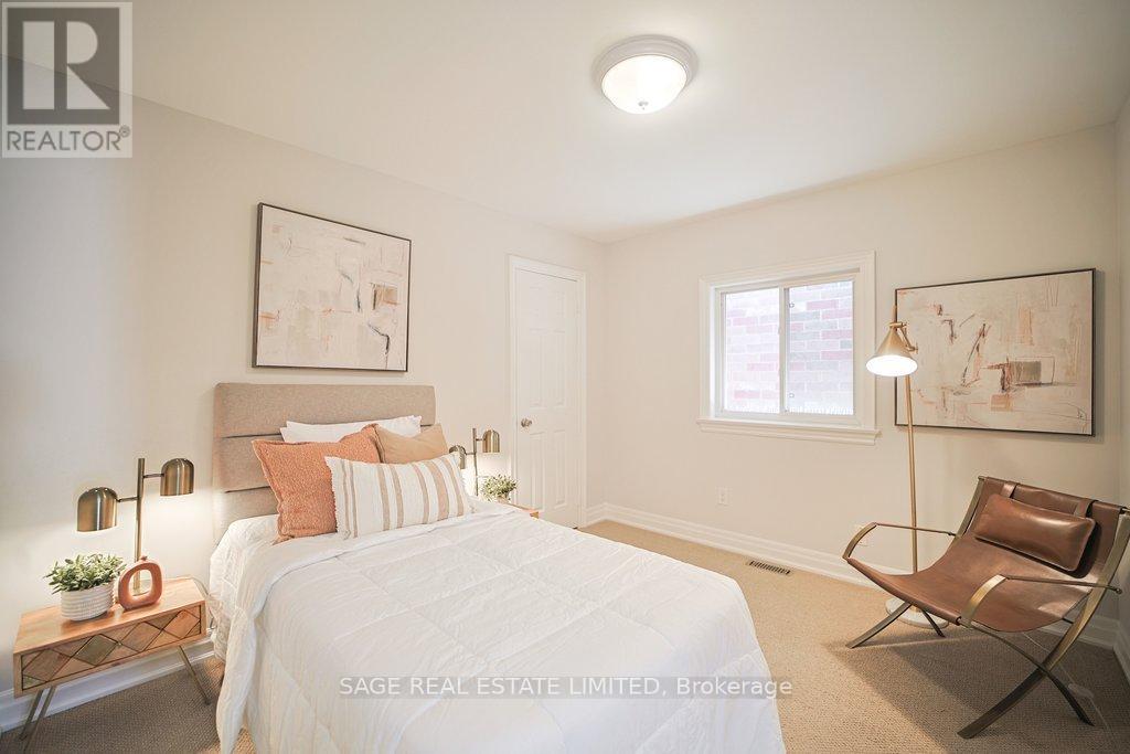 19 Estoril Terrace, Toronto, Ontario  M6N 5E1 - Photo 19 - W12837242