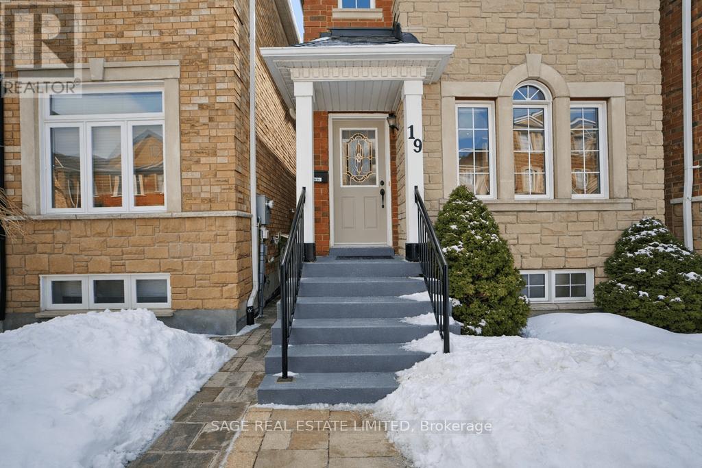 19 Estoril Terrace, Toronto, Ontario  M6N 5E1 - Photo 2 - W12837242