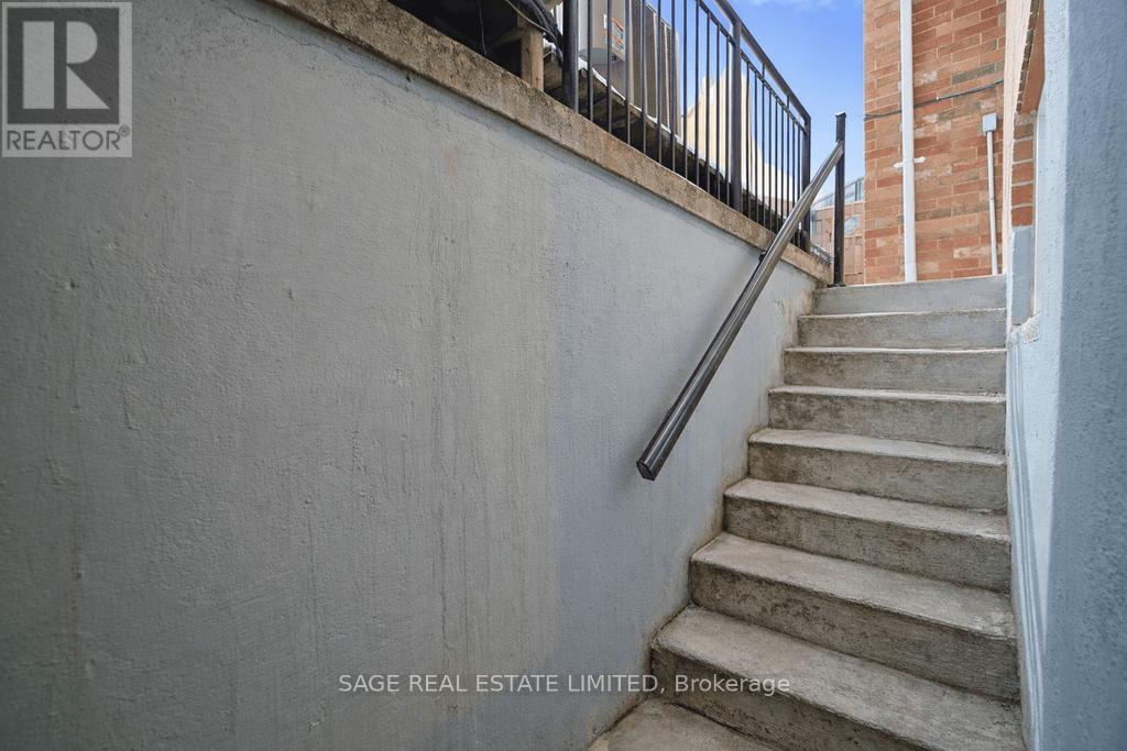 19 Estoril Terrace, Toronto, Ontario  M6N 5E1 - Photo 28 - W12837242