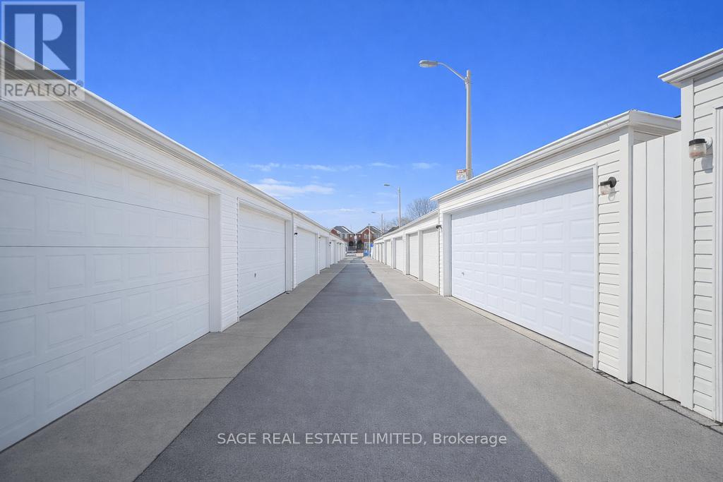 19 Estoril Terrace, Toronto, Ontario  M6N 5E1 - Photo 30 - W12837242