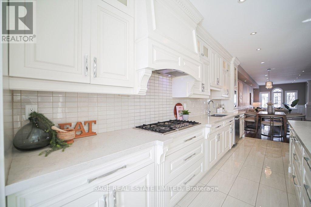 19 Estoril Terrace, Toronto, Ontario  M6N 5E1 - Photo 6 - W12837242