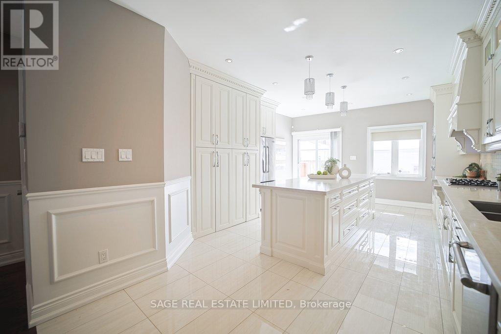 19 Estoril Terrace, Toronto, Ontario  M6N 5E1 - Photo 7 - W12837242