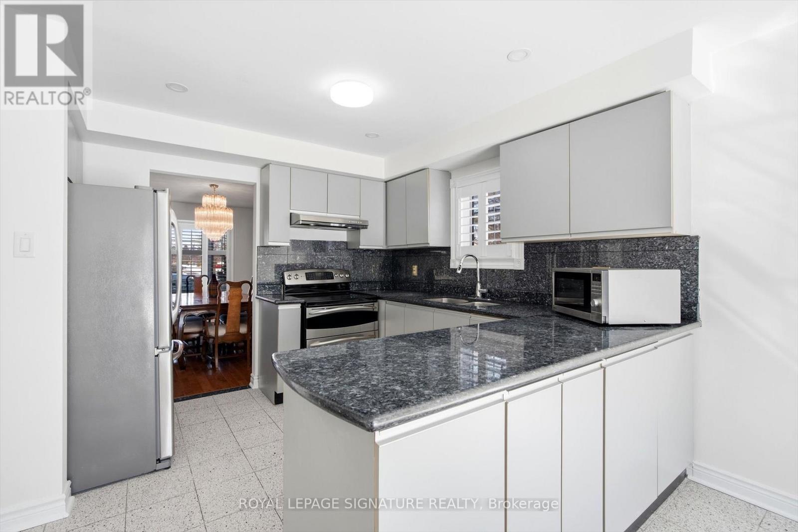 81 Parkside Drive, Brampton, Ontario  L6Y 3A2 - Photo 6 - W12837244