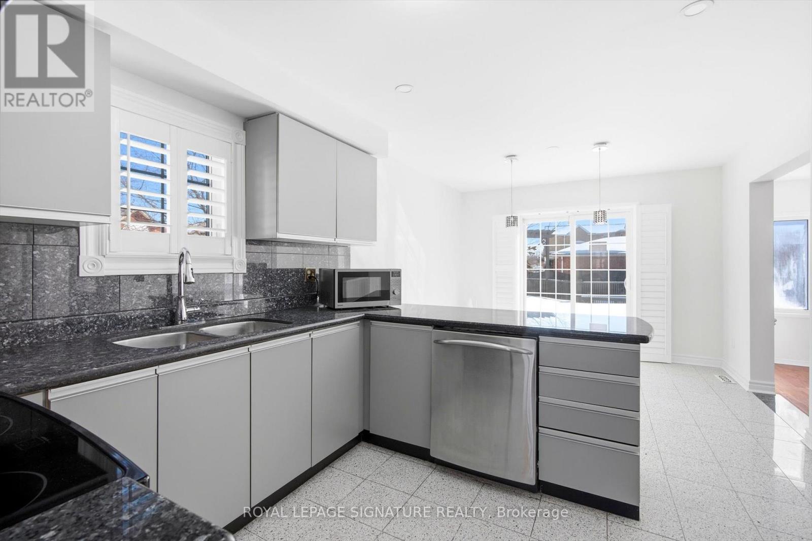 81 Parkside Drive, Brampton, Ontario  L6Y 3A2 - Photo 9 - W12837244