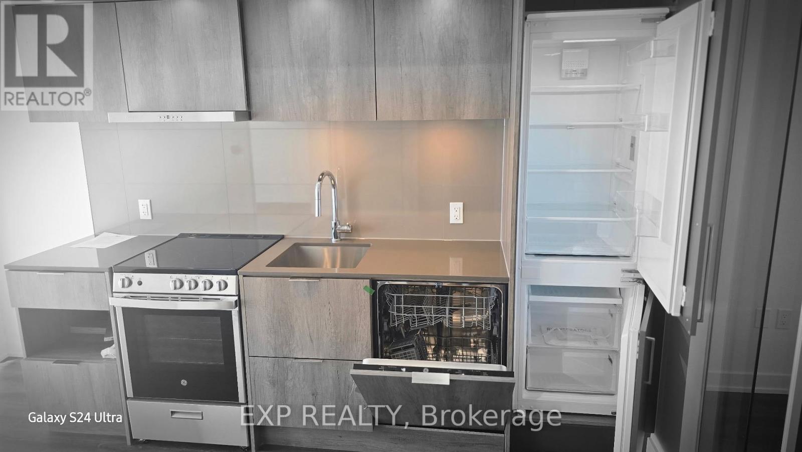 3112 - 448 Burnhamthorpe Road W Road, Mississauga, Ontario  L5B 0K7 - Photo 6 - W12837248