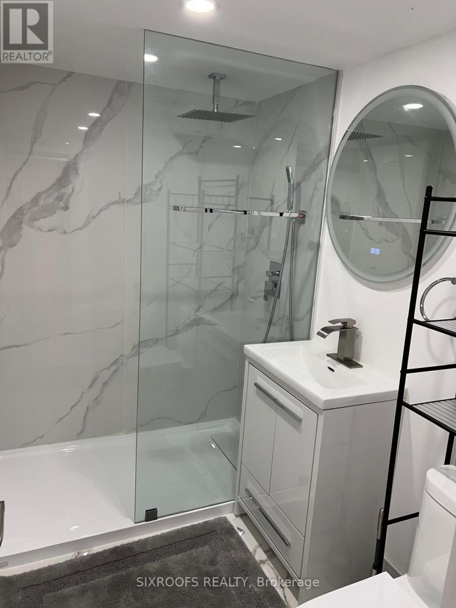 Lower - 390 Lake Promenade, Toronto, Ontario M8W 1B9 - Photo 2 - W12837270