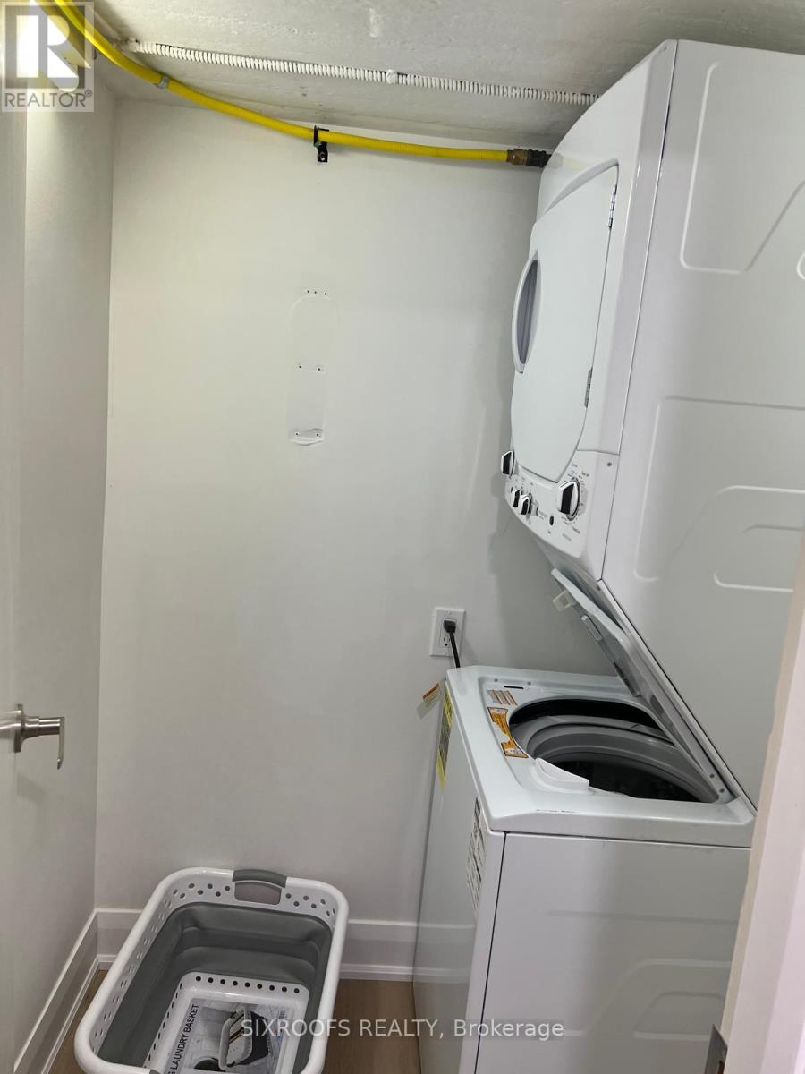 Lower - 390 Lake Promenade, Toronto, Ontario M8W 1B9 - Photo 3 - W12837270