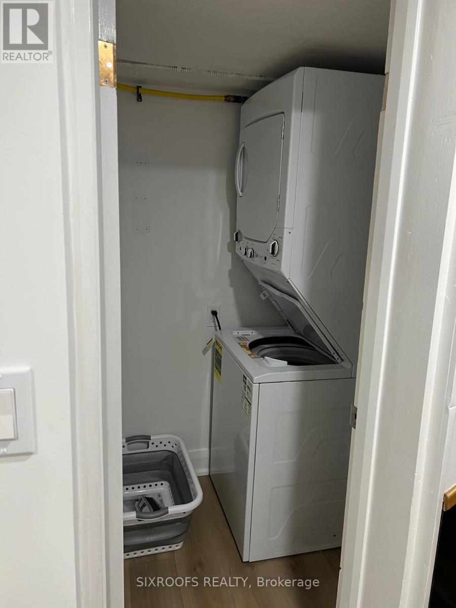 Lower - 390 Lake Promenade, Toronto, Ontario M8W 1B9 - Photo 9 - W12837270