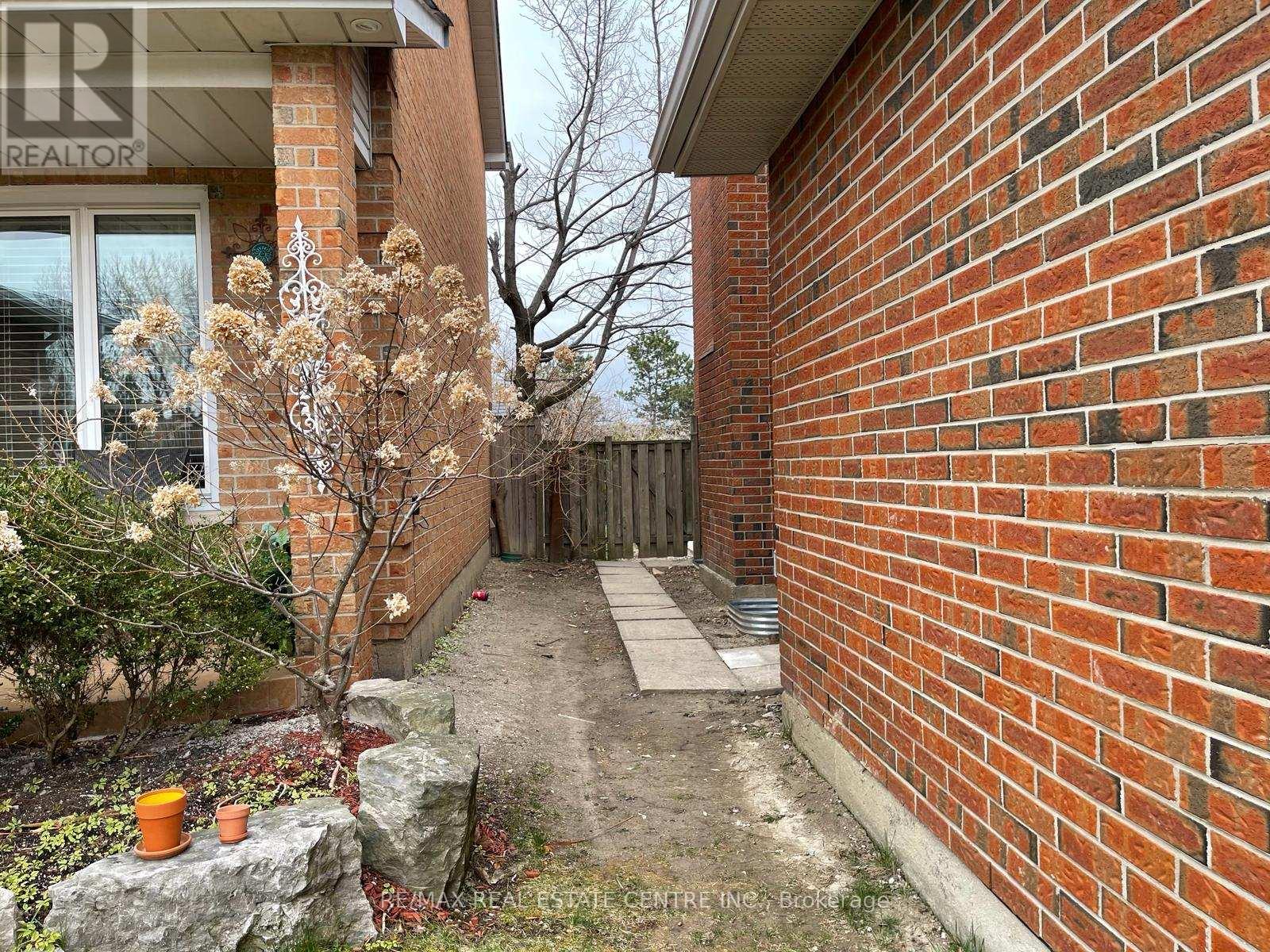 Bsmt - 4079 Independence Avenue, Mississauga, Ontario  L4Z 2T9 - Photo 2 - W12837280