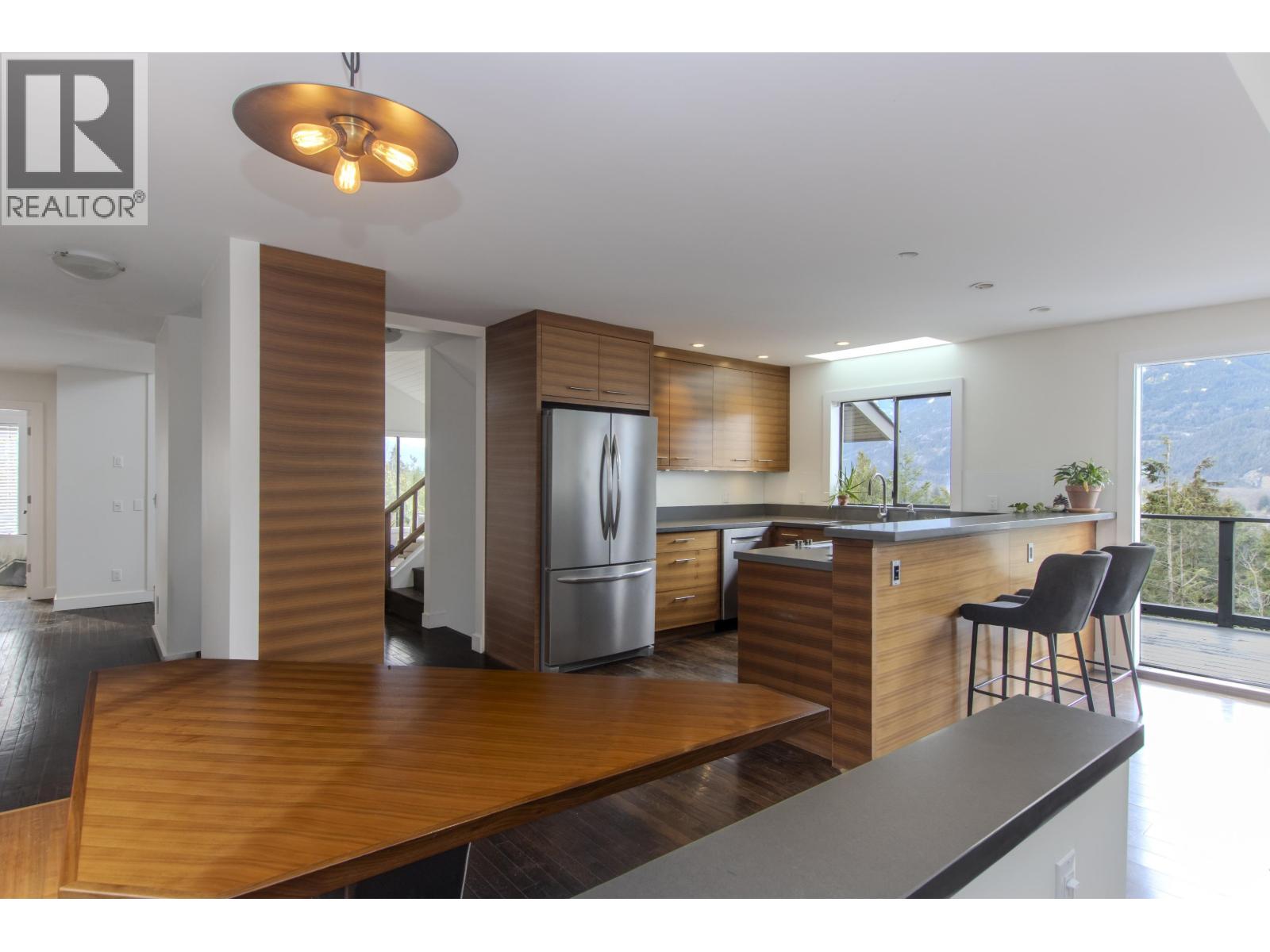 40181 Skyline Drive, Squamish, British Columbia  V0N 1T0 - Photo 2 - R3085358