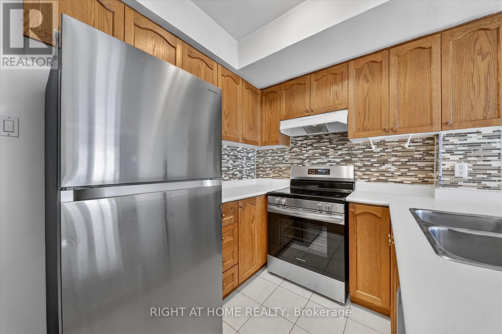 306 - 2351 KENNEDY ROAD, Toronto, Ontario