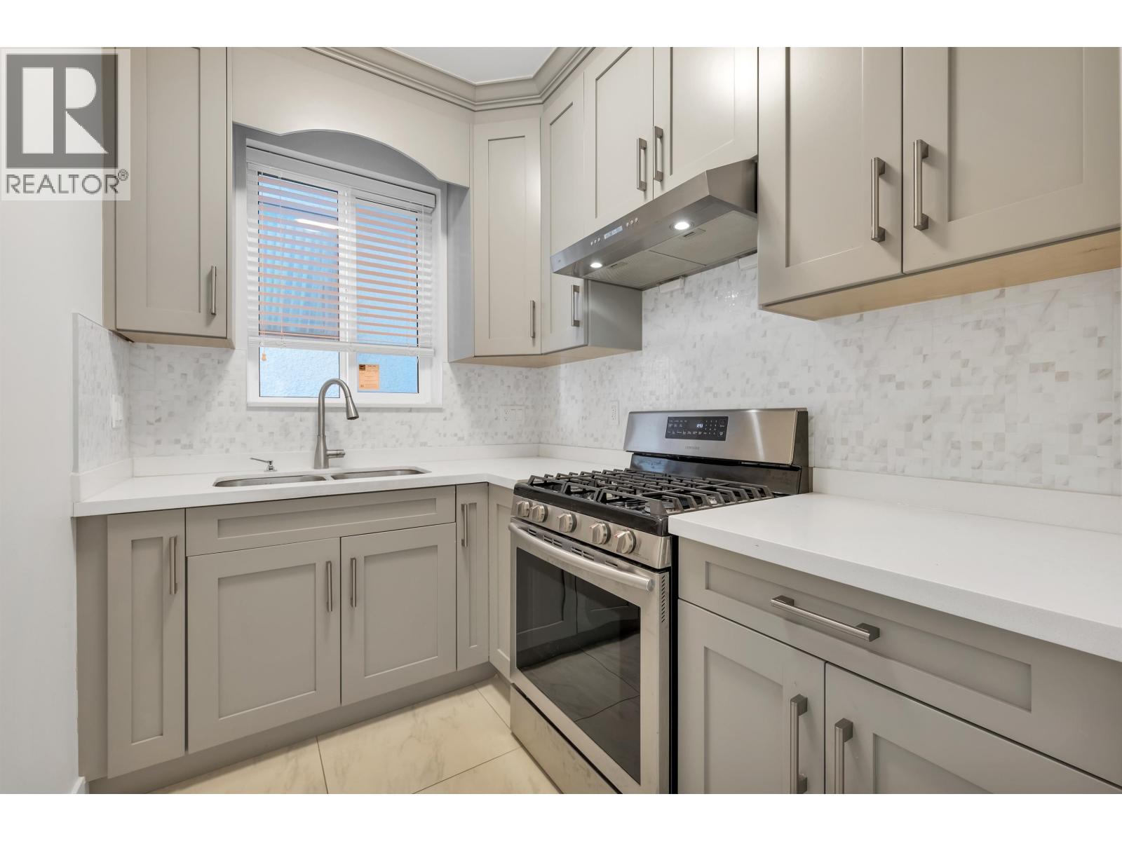 5887 Battison Street, Vancouver, British Columbia  V5R 4M7 - Photo 11 - R3095238