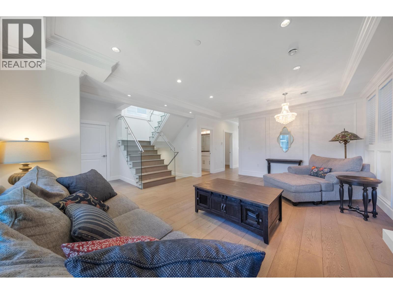 5887 Battison Street, Vancouver, British Columbia  V5R 4M7 - Photo 2 - R3095238