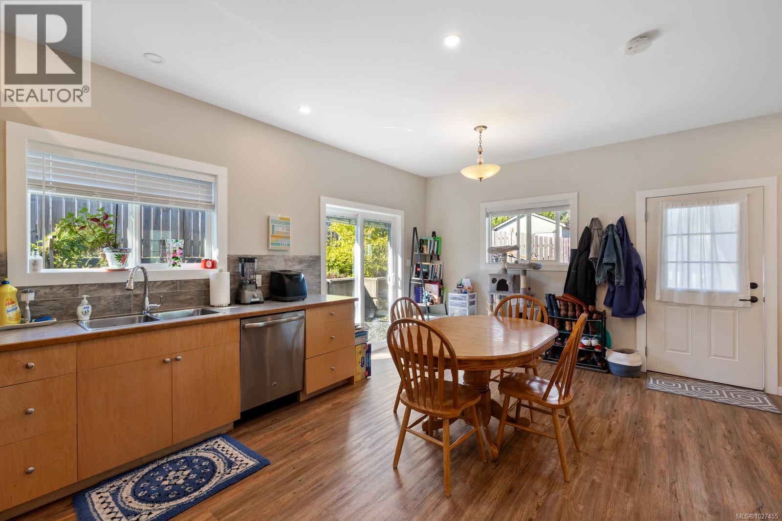 2725 Derwent Ave, Cumberland, British Columbia  V0R 1S0 - Photo 22 - 1027455