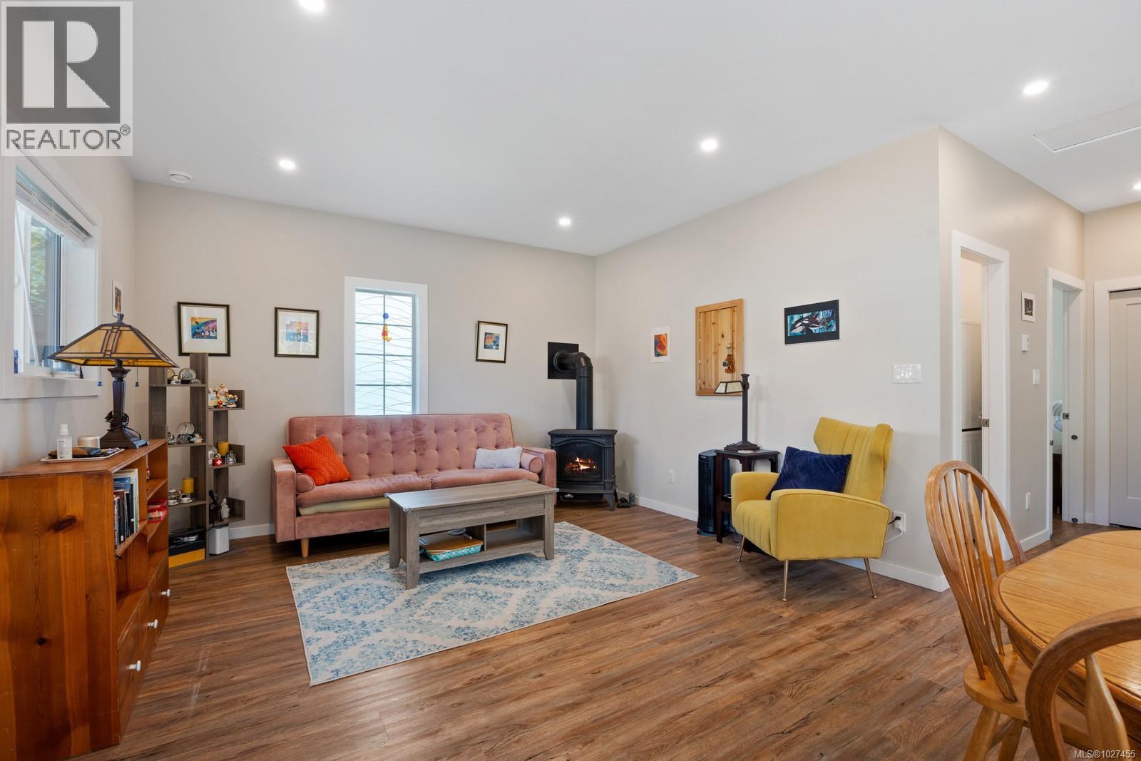 2725 Derwent Ave, Cumberland, British Columbia  V0R 1S0 - Photo 24 - 1027455