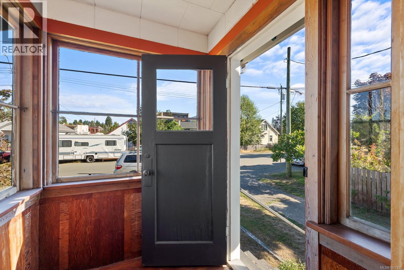 2725 Derwent Ave, Cumberland, British Columbia  V0R 1S0 - Photo 12 - 1027455