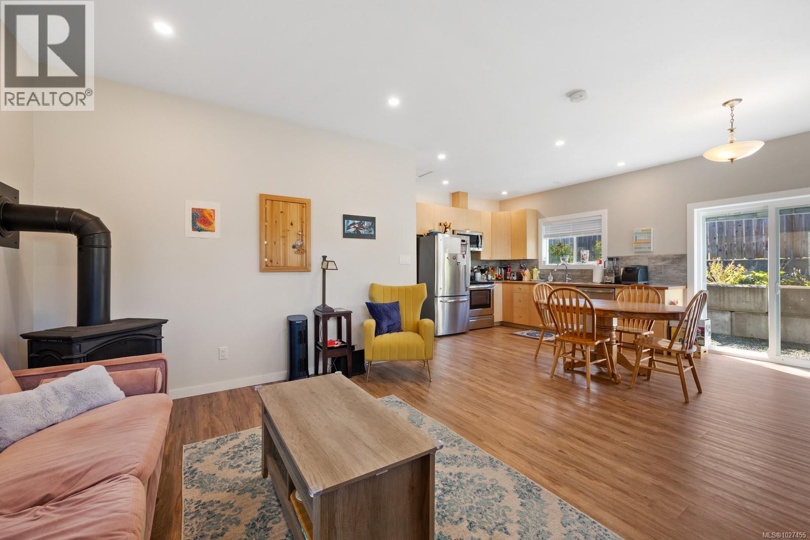 2725 Derwent Ave, Cumberland, British Columbia  V0R 1S0 - Photo 26 - 1027455