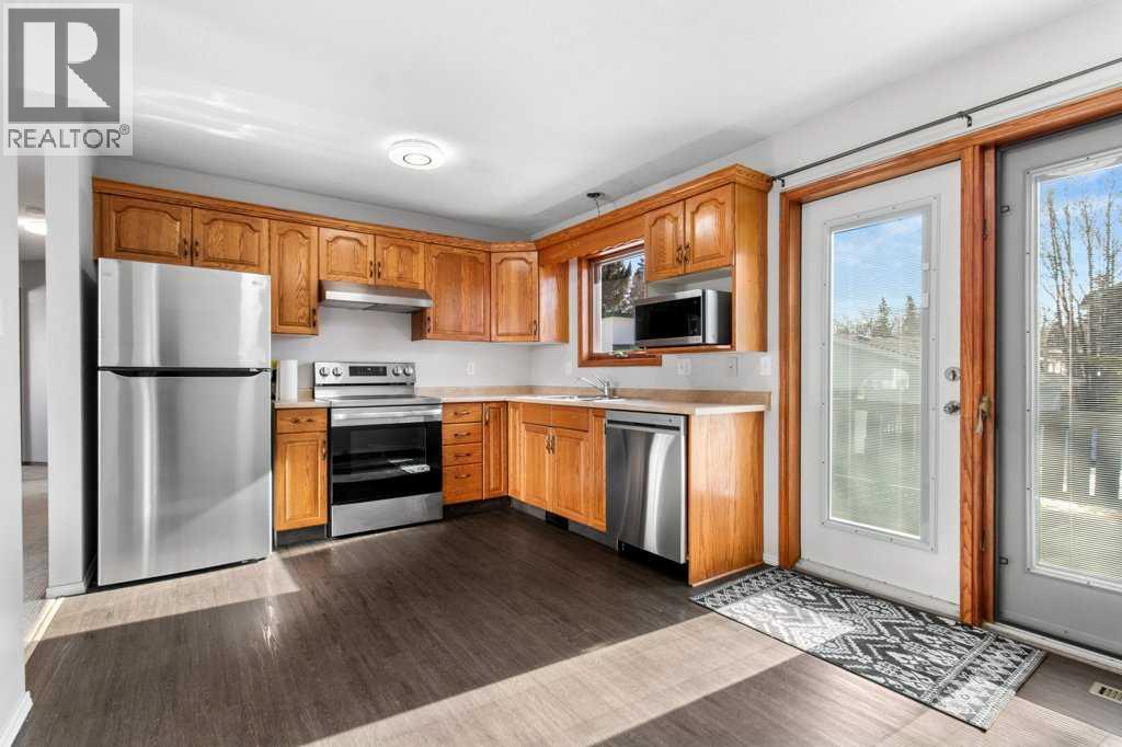 5215 50b Avenue, Sylvan Lake, Alberta  T4S 1E4 - Photo 5 - A2288725