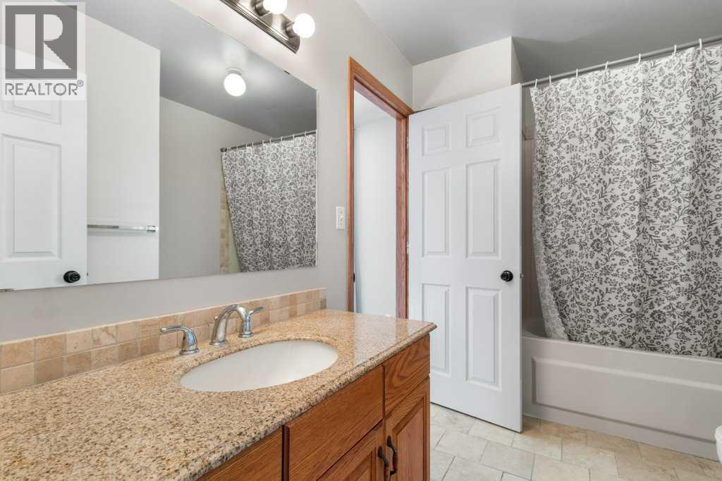 5215 50b Avenue, Sylvan Lake, Alberta  T4S 1E4 - Photo 11 - A2288725