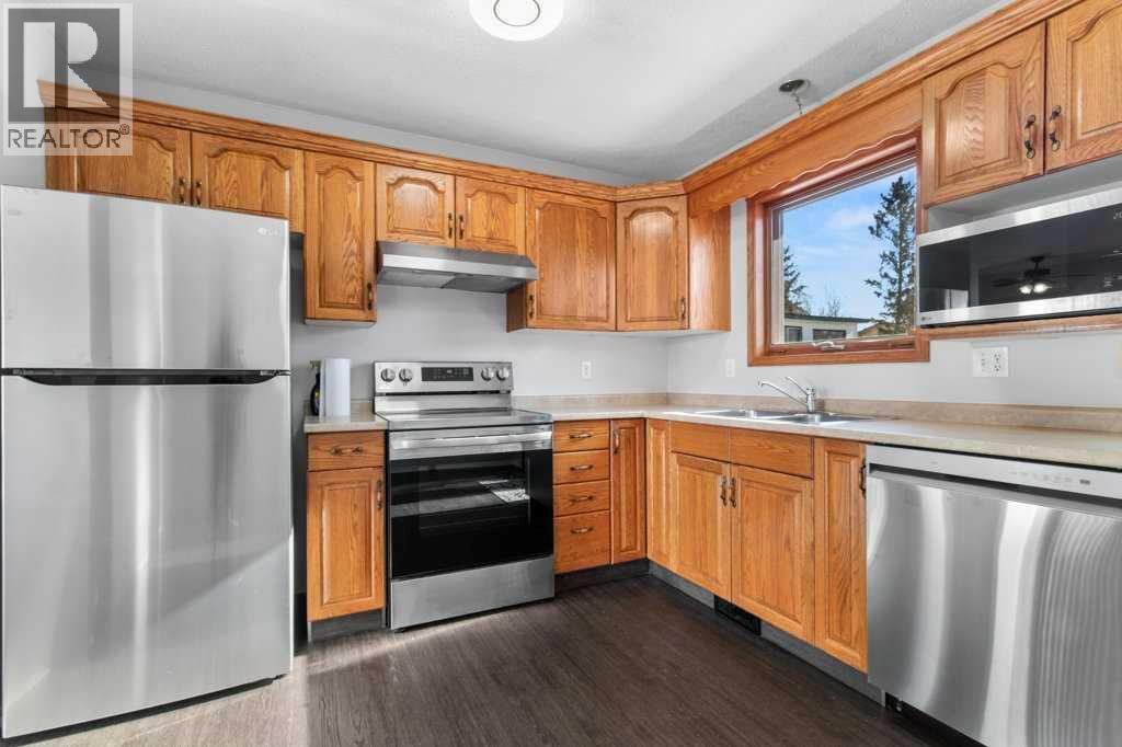 5215 50b Avenue, Sylvan Lake, Alberta  T4S 1E4 - Photo 7 - A2288725