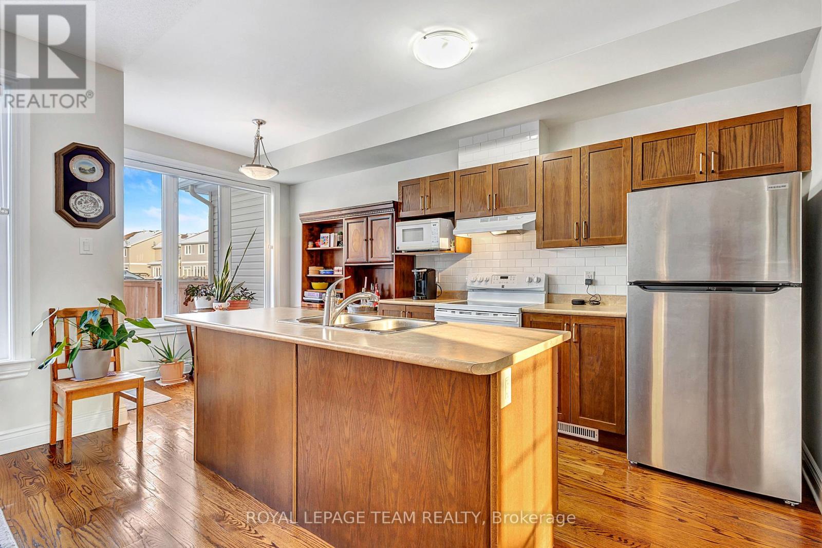 88 Desmond Trudeau Drive, Arnprior, Ontario  K7S 3G9 - Photo 5 - X12837328