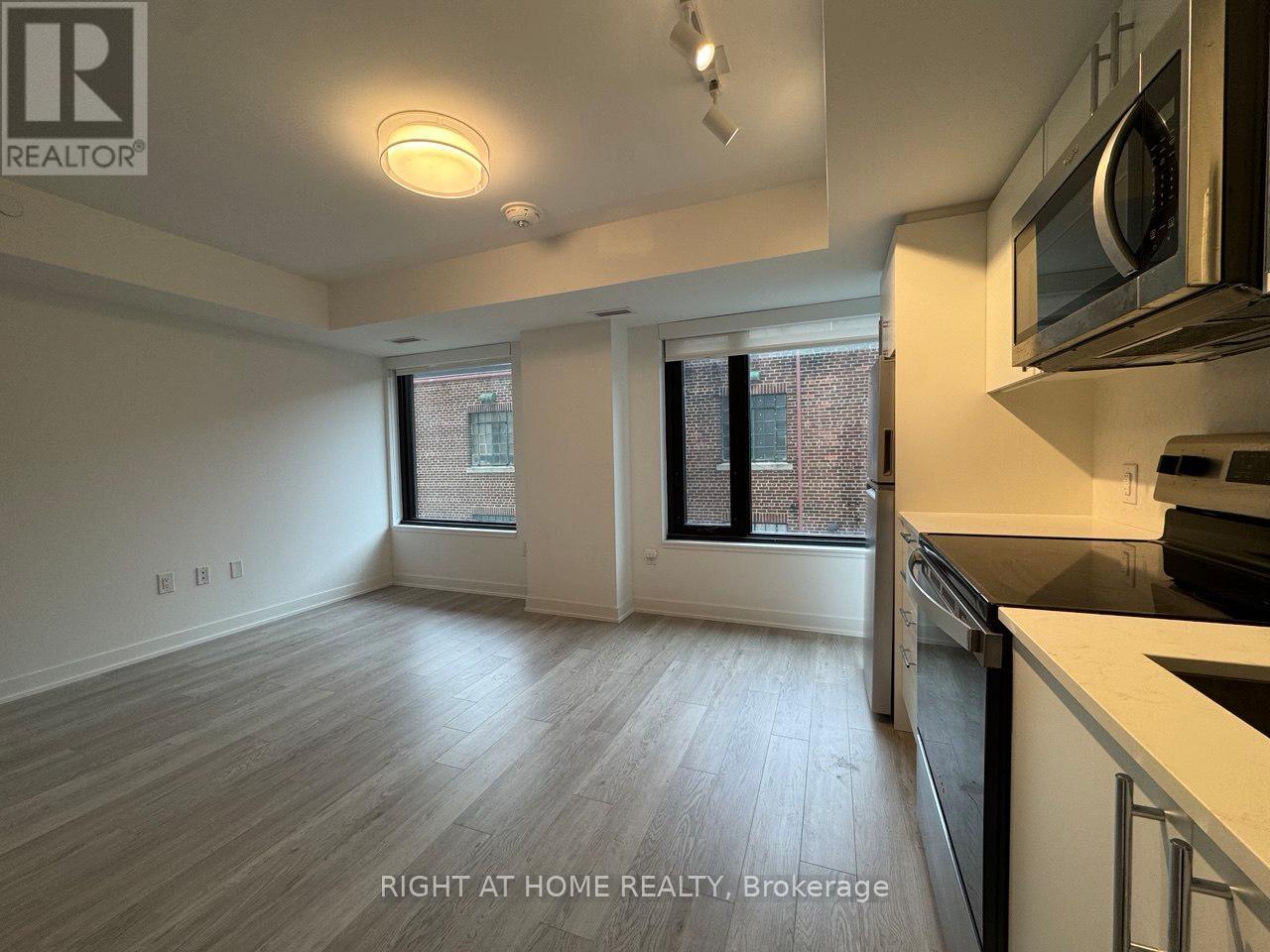 324 - 3 Strathgowan Avenue, Toronto, Ontario  M4N 1B8 - Photo 3 - C12837352