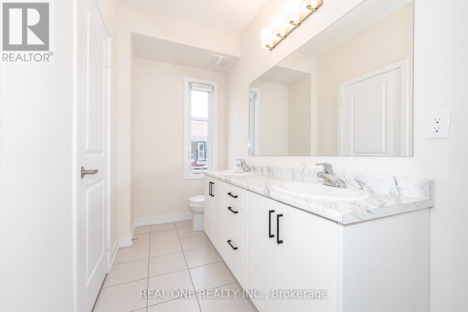 28 Credit Lane, Richmond Hill, Ontario  L4E 1G9 - Photo 10 - N12837334