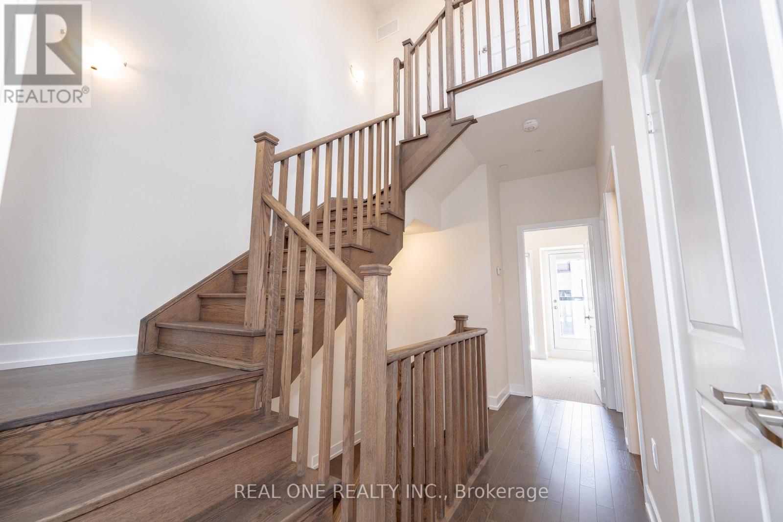 28 Credit Lane, Richmond Hill, Ontario  L4E 1G9 - Photo 5 - N12837334