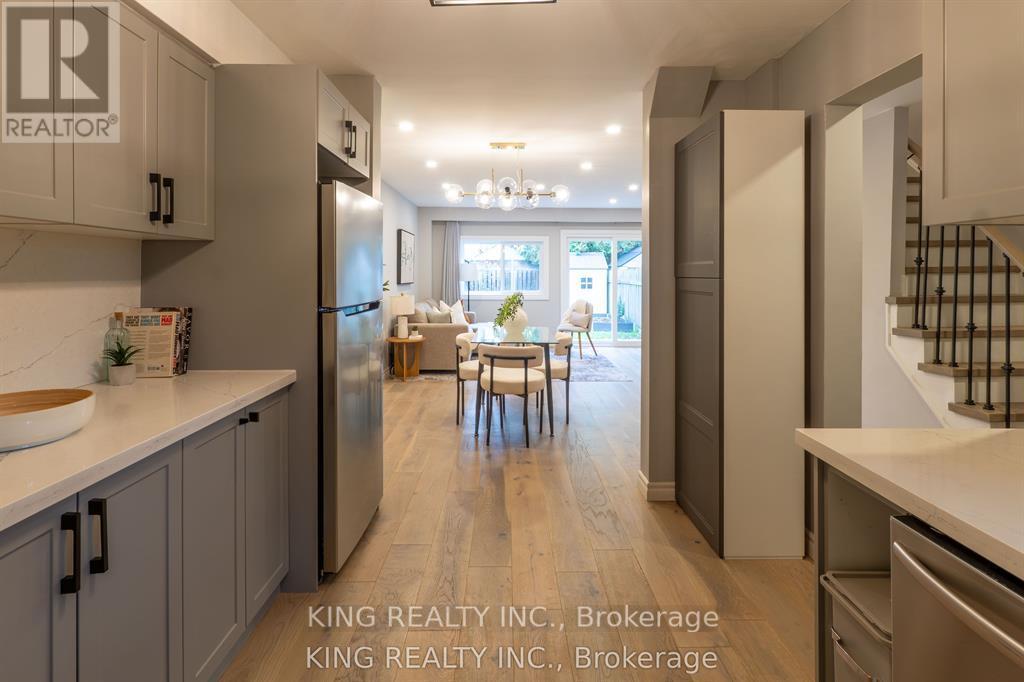 4 - 141 Ripley Court, Oakville, Ontario  L6H 1H2 - Photo 3 - W12837336