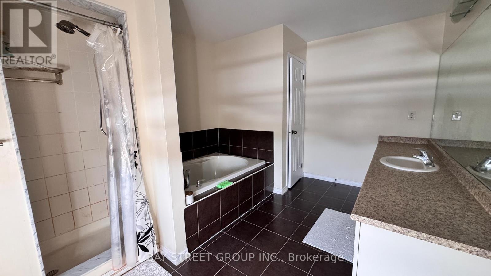 1 - 8859 Dogwood Crescent, Niagara Falls, Ontario  L2H 0L1 - Photo 5 - X12837356