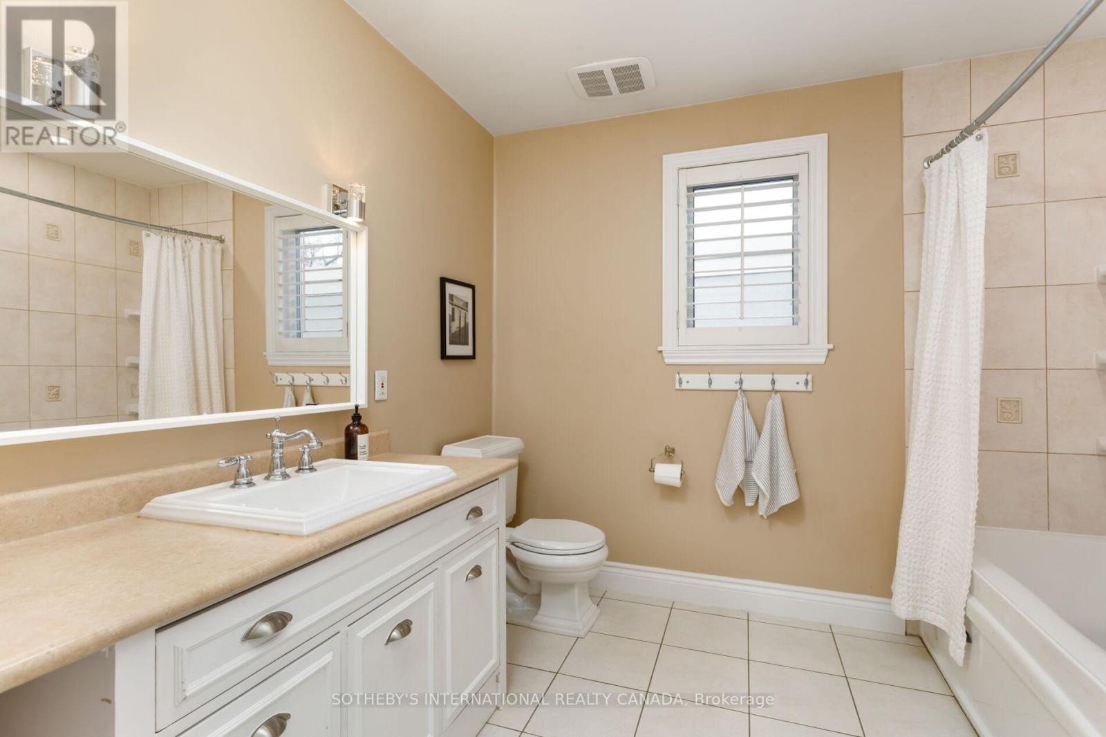 92 Delma Drive, Toronto, Ontario  M8W 4P1 - Photo 28 - W12836476