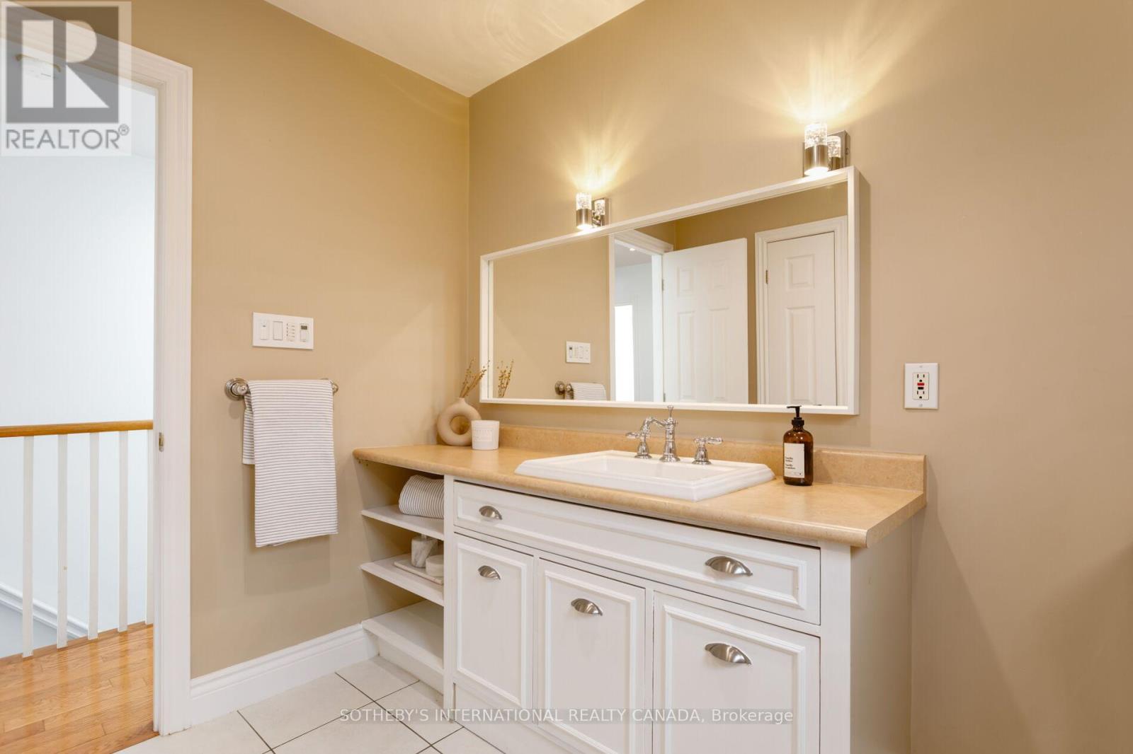 92 Delma Drive, Toronto, Ontario  M8W 4P1 - Photo 29 - W12836476