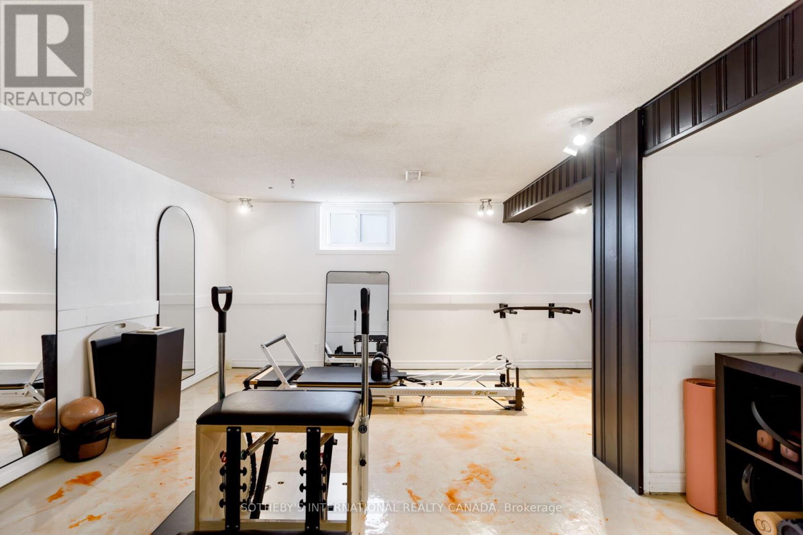 92 Delma Drive, Toronto, Ontario  M8W 4P1 - Photo 36 - W12836476