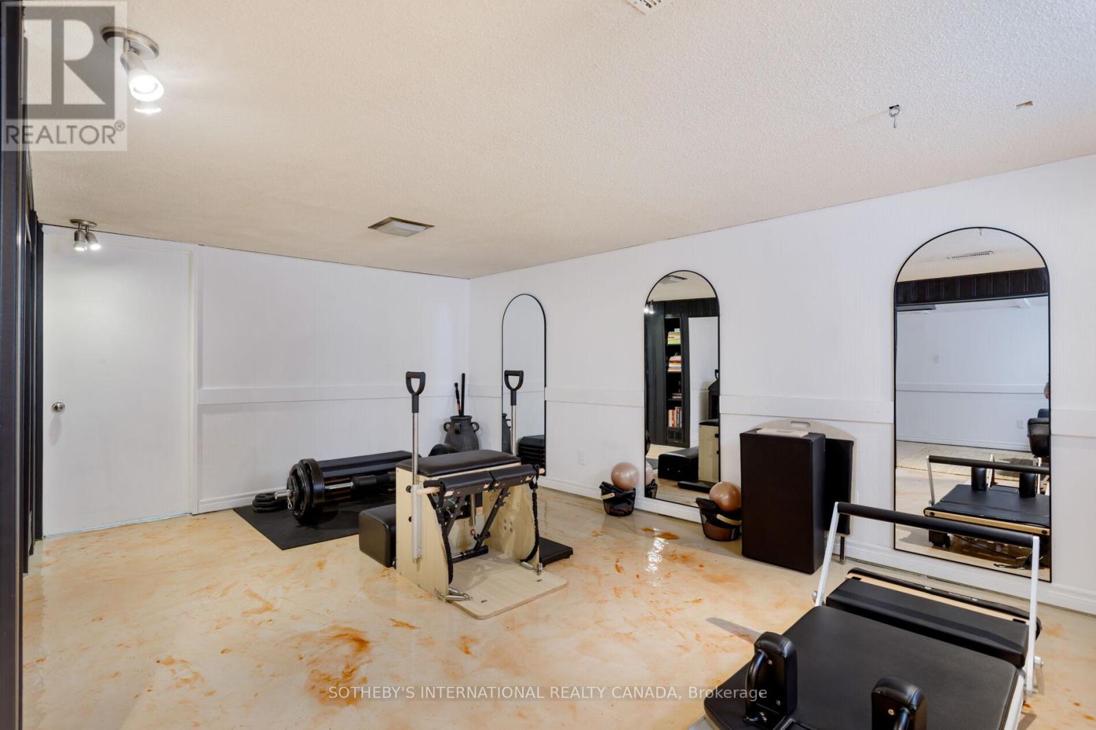 92 Delma Drive, Toronto, Ontario  M8W 4P1 - Photo 37 - W12836476