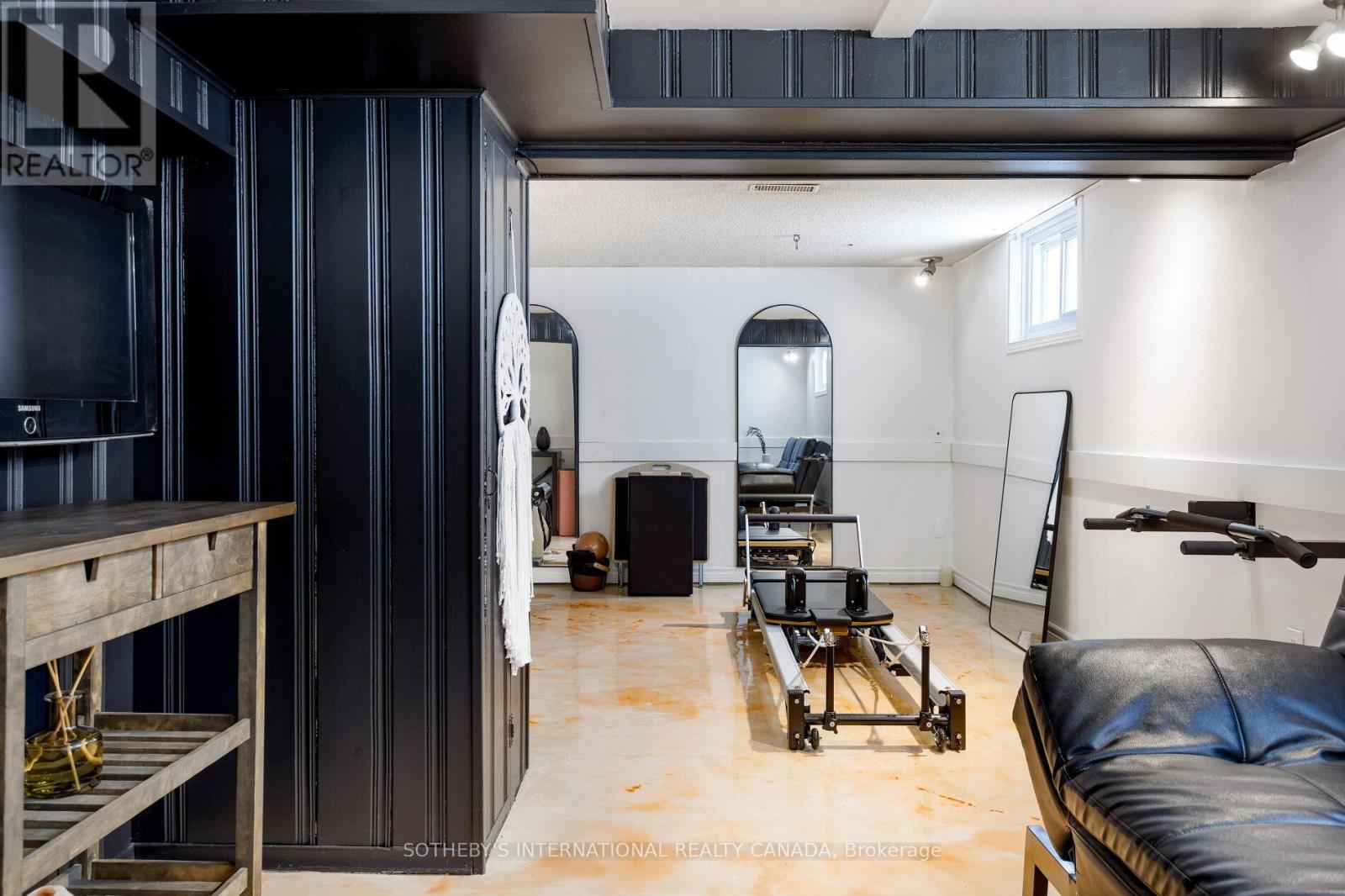 92 Delma Drive, Toronto, Ontario  M8W 4P1 - Photo 35 - W12836476