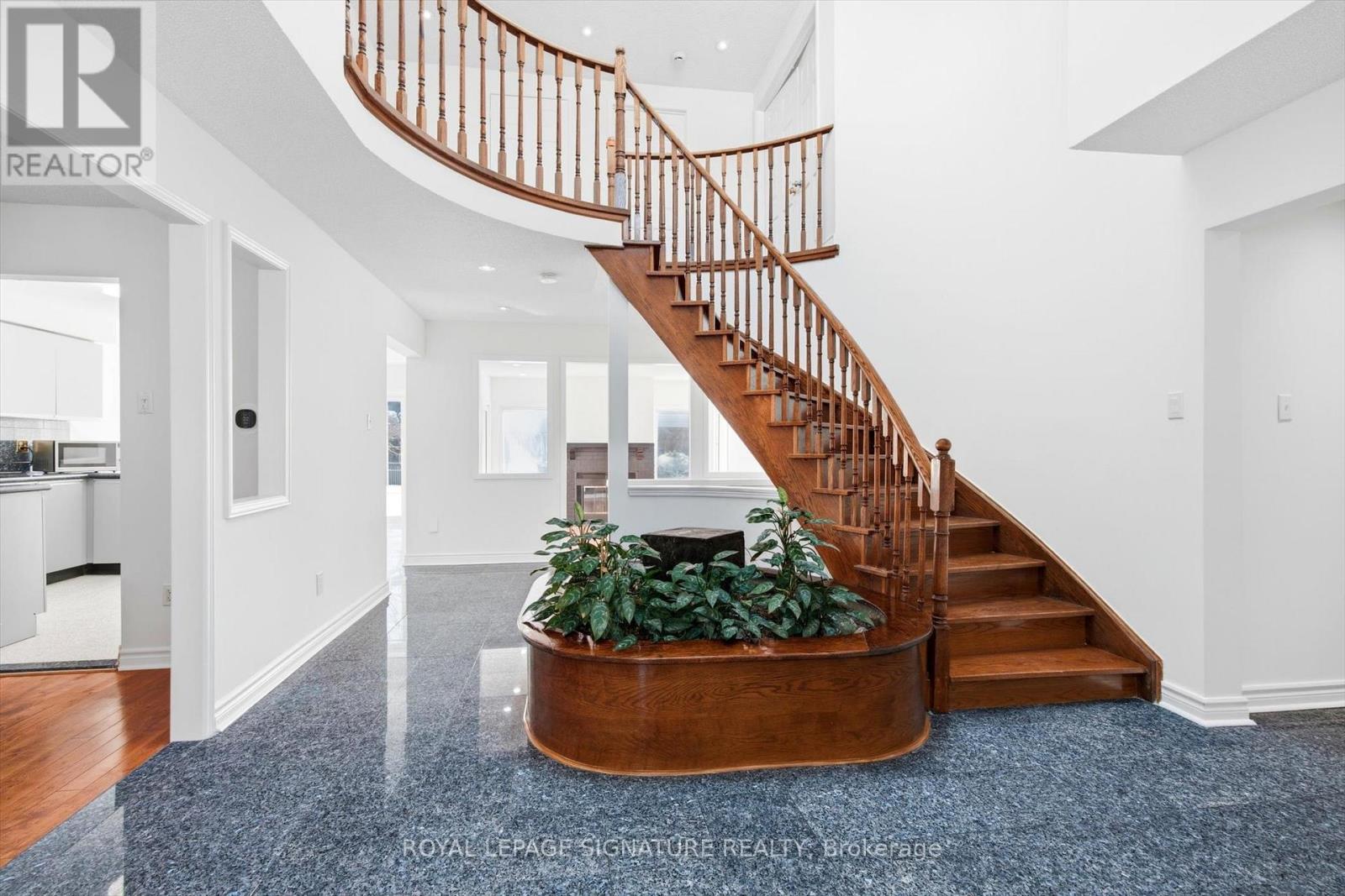 81 Parkside Drive, Brampton, Ontario  L6Y 3A2 - Photo 3 - W12837244