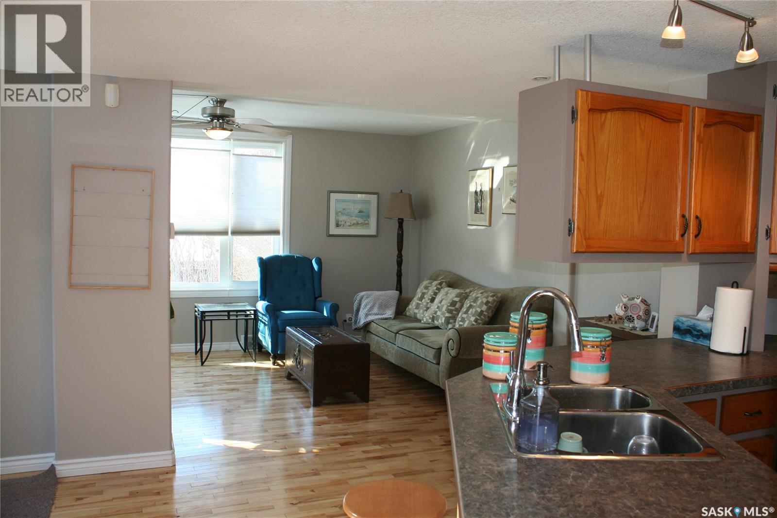 1821 Connaught Street, Regina, Saskatchewan  S4T 4T4 - Photo 9 - SK029433