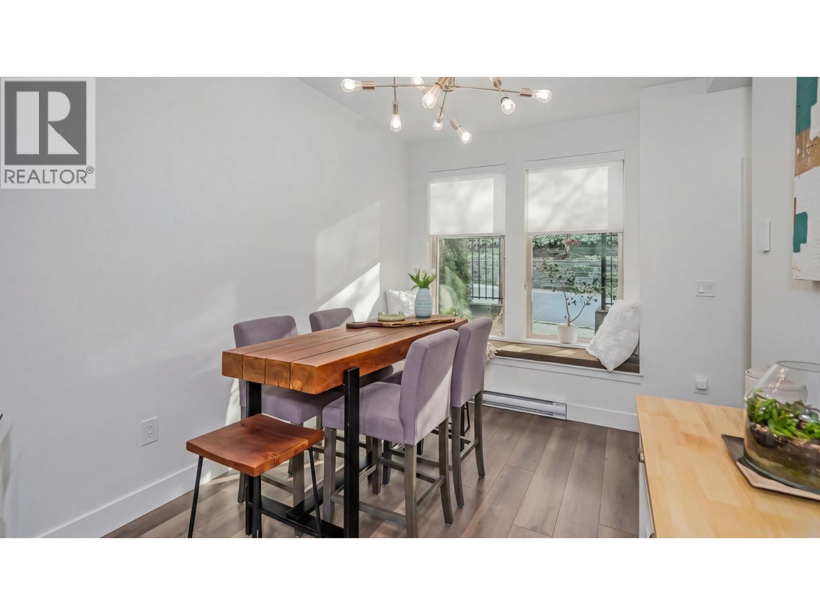 2304 St Andrews Street, Port Moody, British Columbia  V3H 2A8 - Photo 4 - R3095104