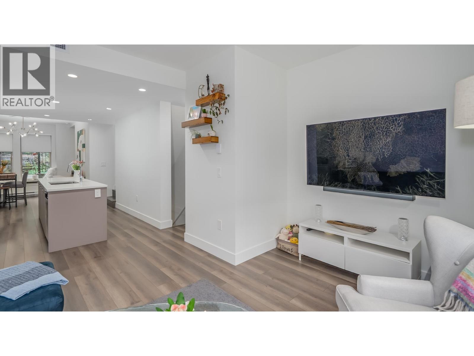 2304 St Andrews Street, Port Moody, British Columbia  V3H 2A8 - Photo 10 - R3095104