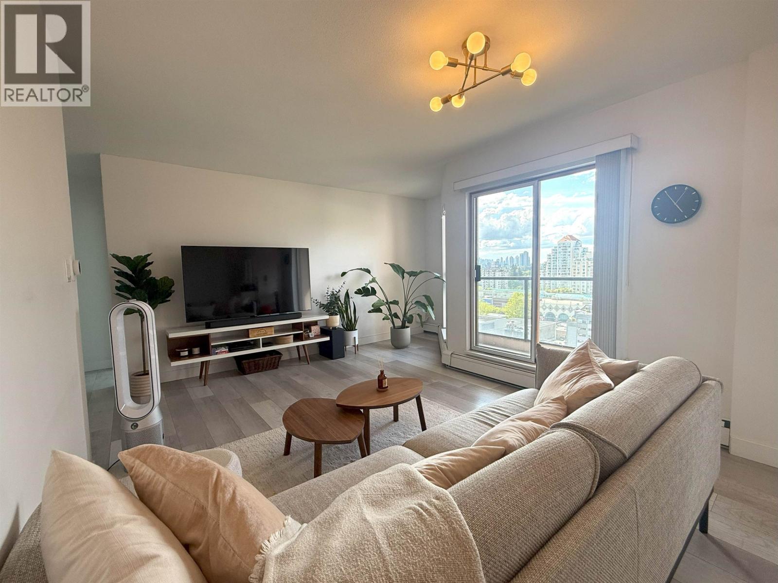 1705 612 Fifth Avenue, New Westminster, British Columbia  V3M 1X5 - Photo 5 - R3087346