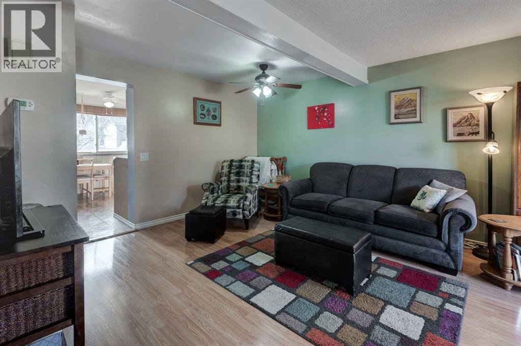 59 Erin Woods Place Se, Calgary, Alberta  T2B 2W5 - Photo 5 - A2286289