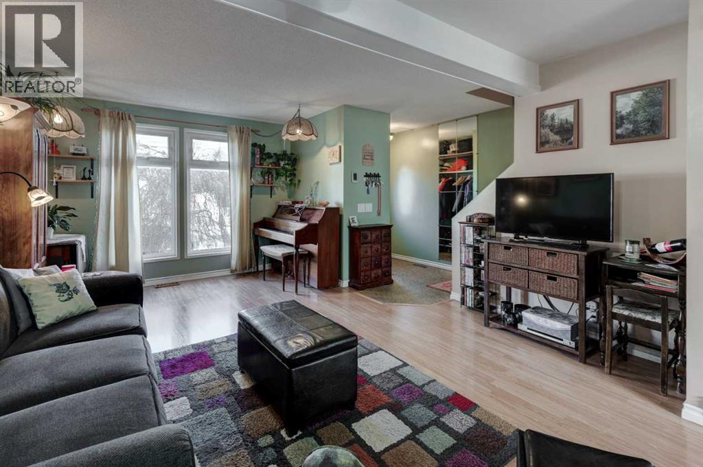 59 Erin Woods Place Se, Calgary, Alberta  T2B 2W5 - Photo 4 - A2286289