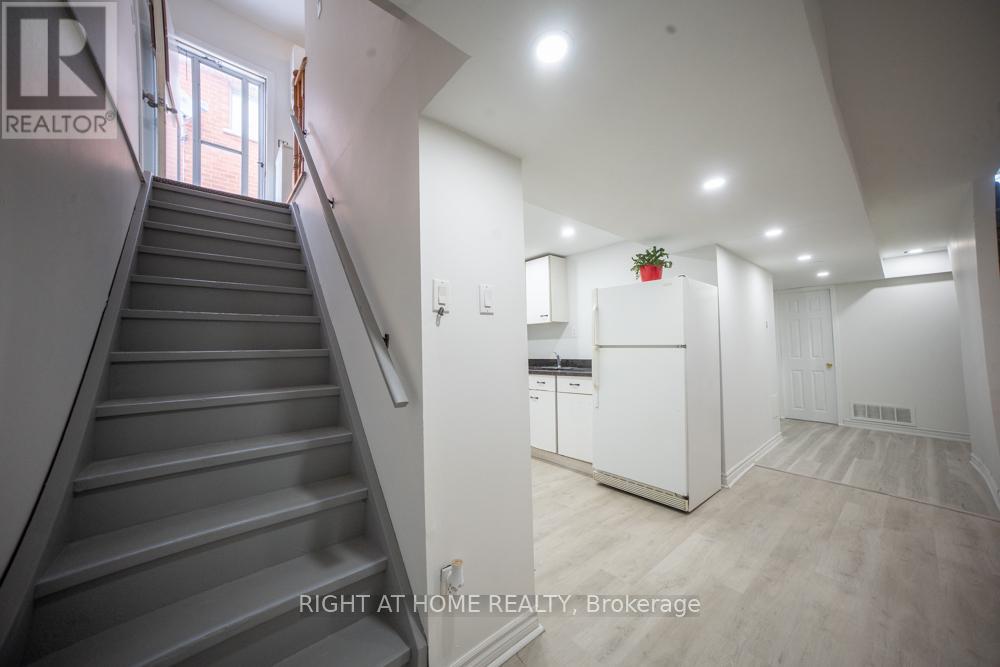 2088 Perran Drive, Mississauga, Ontario  L5K 2R4 - Photo 31 - W12834332