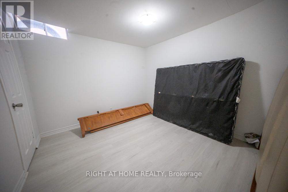 2088 Perran Drive, Mississauga, Ontario  L5K 2R4 - Photo 40 - W12834332