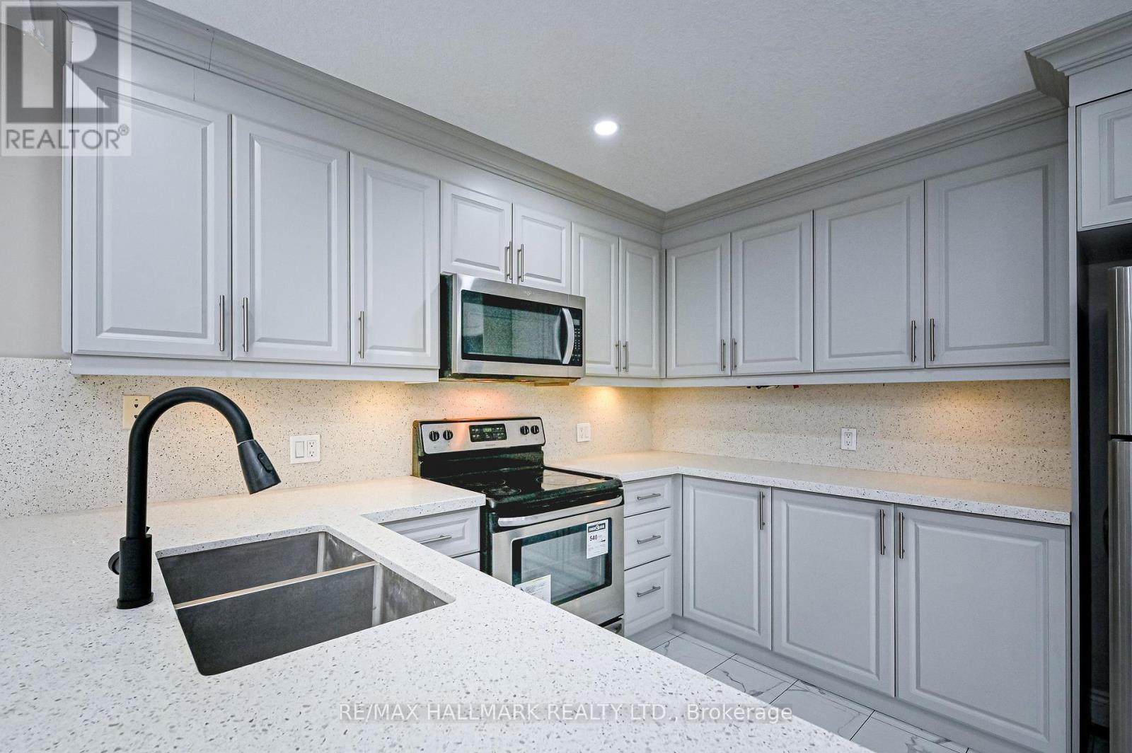 103 Winifred Street, Kitchener, Ontario  N2P 2M7 - Photo 12 - X12836188