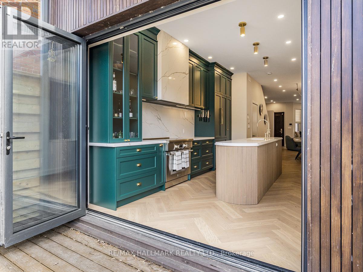 40 Fuller Avenue, Toronto, Ontario  M6R 2C3 - Photo 12 - W12837370